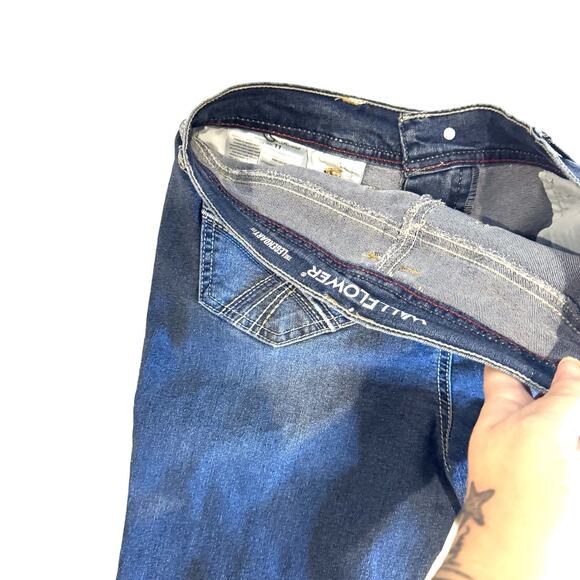 Wallflower The Legendary Fit Bootcut Jeans Size 10 Blue Distressed - Picture 6 of 6